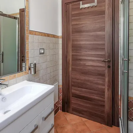 2 Bedroom Beautiful In Дом отдыха *